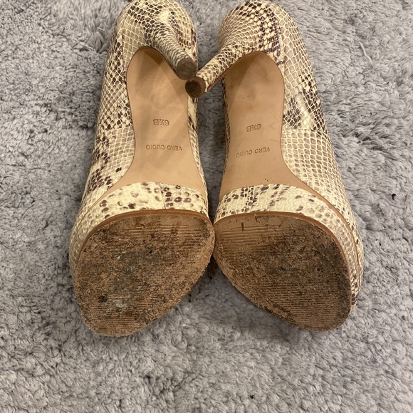 Used BCBG Maxazria snake/animal print size 6 1/2. Worn 2-3 times. No box. - Picture 4 of 7